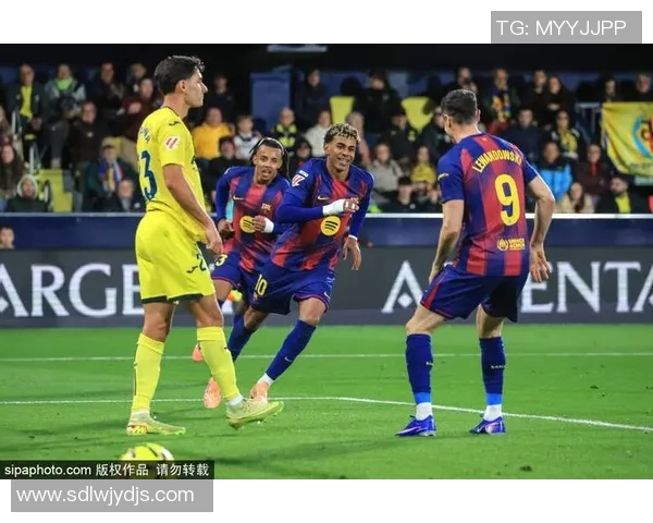 杨晨52岁生日FIFA送祝福以双脚探路照亮未来之路